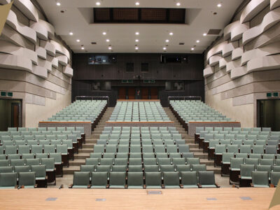 那覇市パレット市民劇場｜座席数、音響、おすすめの用途などを徹底紹介！
