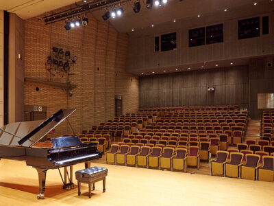 町田市鶴川緑の交流館(和光大学ポプリホール鶴川)のすべて｜座席数、音響、おすすめの用途などを徹底紹介！